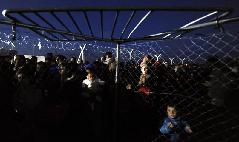 Ασφυξία στην Ειδομένη -Μόνο 400 πρόσφυγες άφησαν να περάσουν την Κυριακή στην ΠΓΔΜ | iefimerida.gr 4
