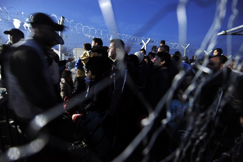 Ασφυξία στην Ειδομένη -Μόνο 400 πρόσφυγες άφησαν να περάσουν την Κυριακή στην ΠΓΔΜ | iefimerida.gr 6