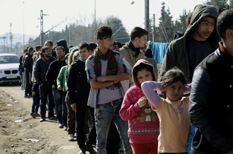Ασφυξία στην Ειδομένη -Μόνο 400 πρόσφυγες άφησαν να περάσουν την Κυριακή στην ΠΓΔΜ | iefimerida.gr 10