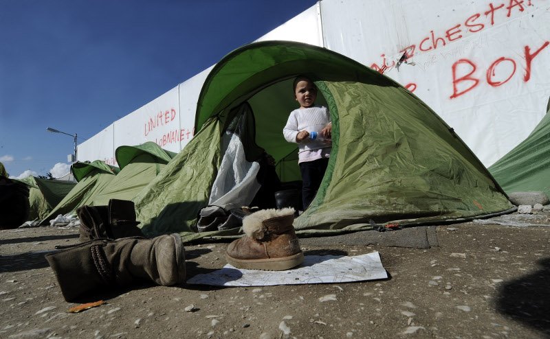 Ασφυξία στην Ειδομένη -Μόνο 400 πρόσφυγες άφησαν να περάσουν την Κυριακή στην ΠΓΔΜ | iefimerida.gr 14