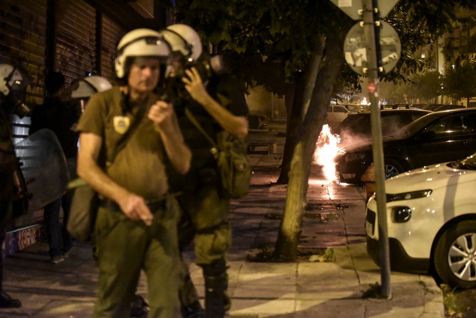 Εξάρχεια: Νύχτα άγριων επεισοδίων -Επίδειξη δύναμης των αντιεξουσιαστών | iefimerida.gr 0