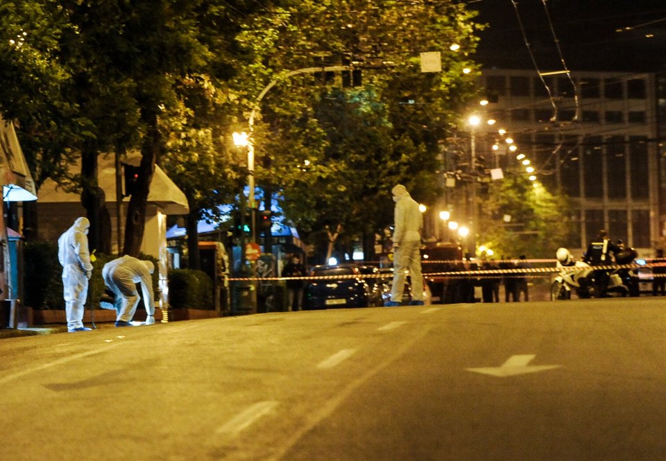 Εκρηξη βόμβας στο κέντρο της Αθήνας -Εξω από γραφεία τράπεζας | iefimerida.gr 9