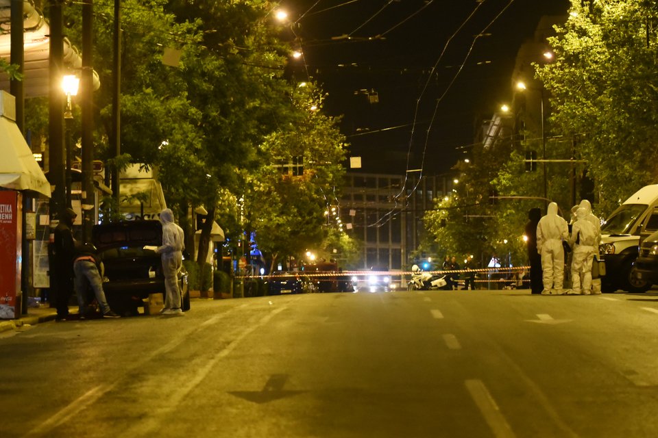 Εκρηξη βόμβας στο κέντρο της Αθήνας -Εξω από γραφεία τράπεζας | iefimerida.gr 4