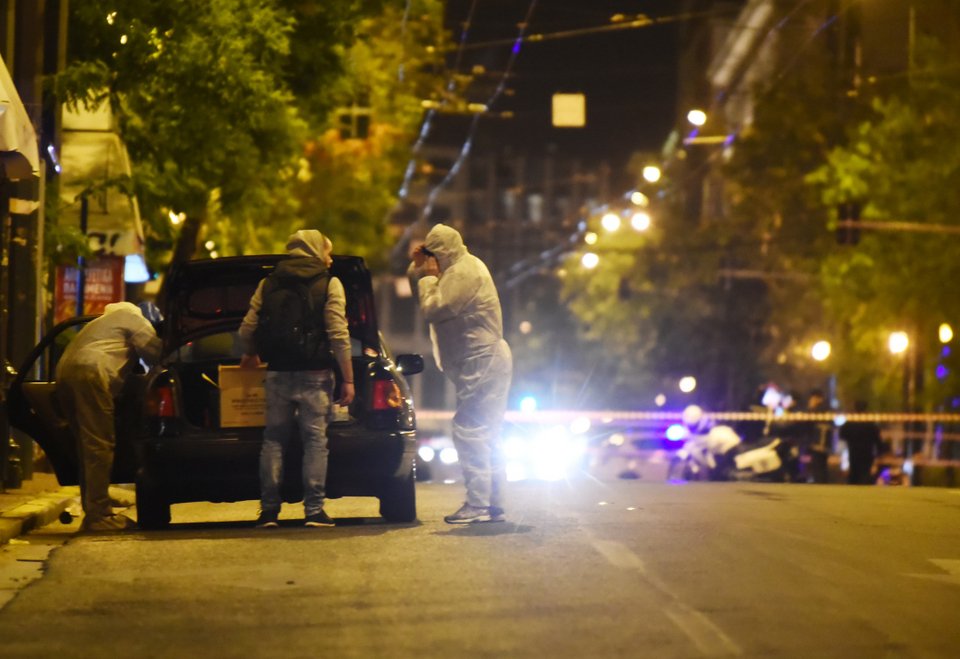 Εκρηξη βόμβας στο κέντρο της Αθήνας -Εξω από γραφεία τράπεζας | iefimerida.gr 8