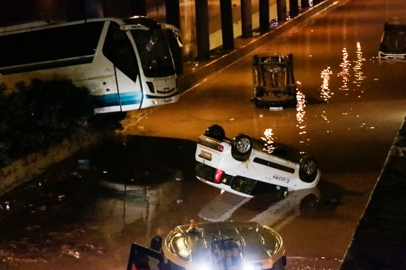 Θρίλερ με 4 αγνοούμενους στη Μάνδρα -16 οι νεκροί, σοκ στη χώρα | iefimerida.gr 4