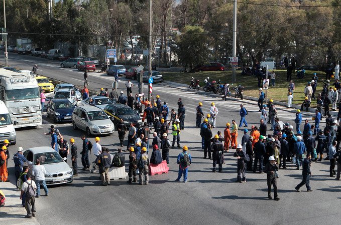 Εξι τραυματίες από την πυρκαγιά στα διυλιστήρια Ασπροπύργου -Μάχη για τη ζωή τους δίνουν οι 5 | iefimerida.gr 4