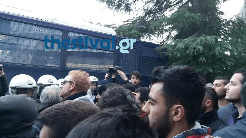 Επεισόδια με αγρότες και αστυνομία στη Θεσσαλονίκη | iefimerida.gr 3
