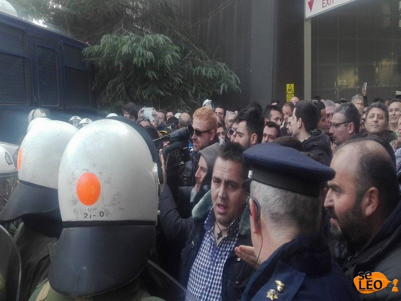 Επεισόδια με αγρότες και αστυνομία στη Θεσσαλονίκη | iefimerida.gr 4