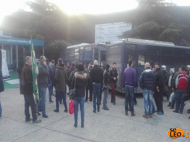 Επεισόδια με αγρότες και αστυνομία στη Θεσσαλονίκη | iefimerida.gr 5