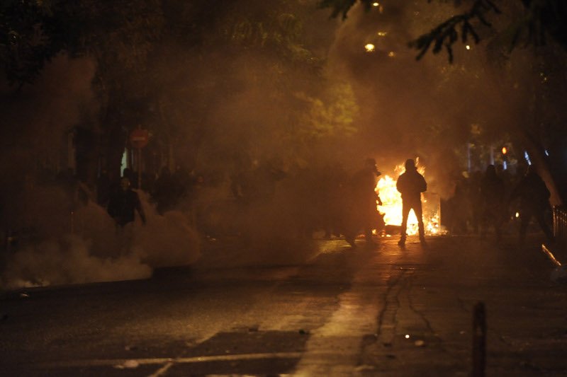 «Κάηκαν» πάλι τα Εξάρχεια -«Εξελιγμένες» μολότοφ σε επιθέσεις | iefimerida.gr 30