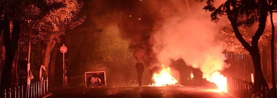 «Κάηκαν» πάλι τα Εξάρχεια -«Εξελιγμένες» μολότοφ σε επιθέσεις | iefimerida.gr 31