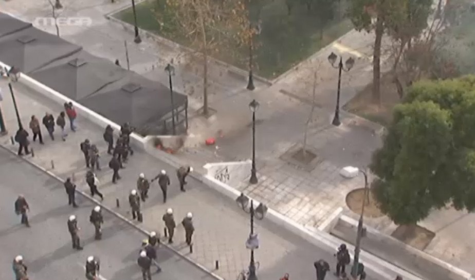 Κατέβασε ρολά η Ελλάδα την Πέμπτη -Μεγαλειώδεις πορείες κατά του Ασφαλιστικού | iefimerida.gr 21