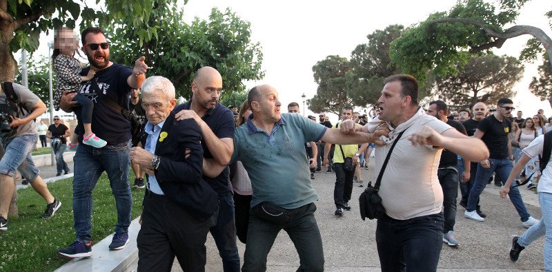 Εντοπίστηκε και ο άνδρας με το παιδί στην επίθεση στον Μπουτάρη | iefimerida.gr 0