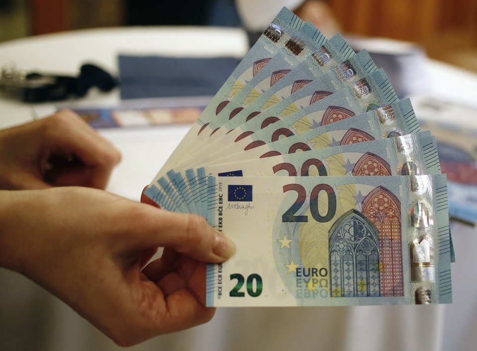 «Αόρατο» στους παραχαράκτες το νέο 20ευρω | iefimerida.gr 0