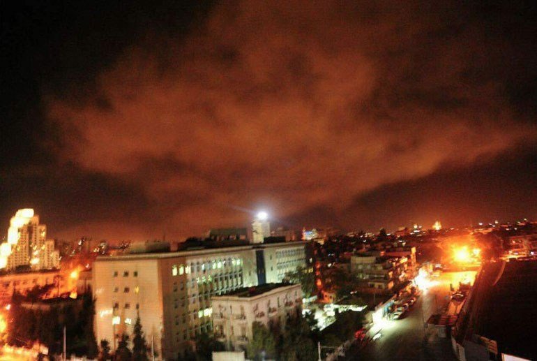 Οι πρώτες εικόνες από το σφυροκόπημα Τραμπ και Συμμάχων στη Δαμασκό | iefimerida.gr 3
