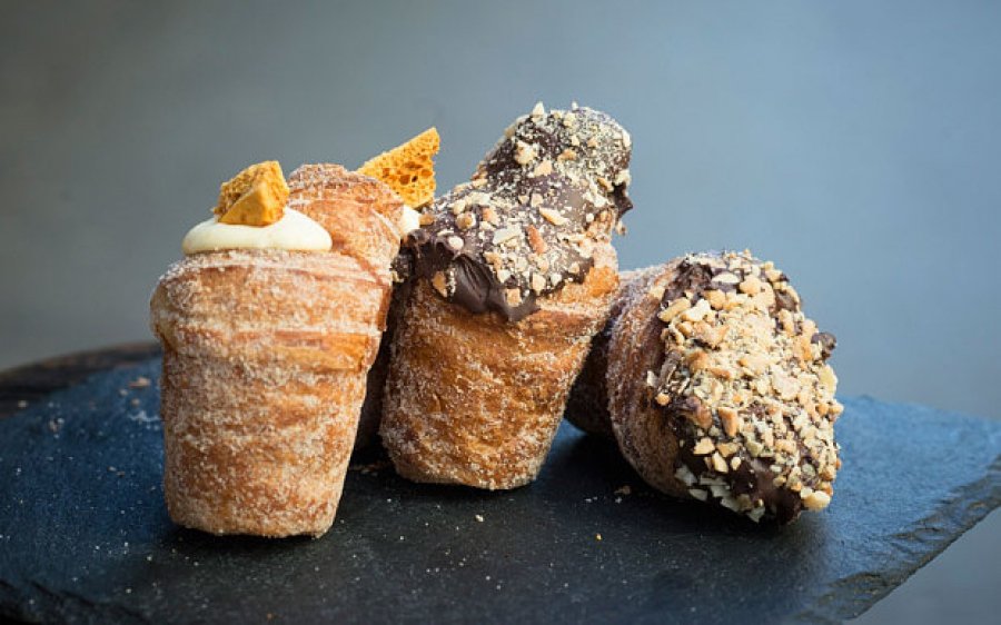 Ζήλεψαν το μπουγατσάν και έφτιαξαν το... cruffin: Ο νέος κολασμένος γευστικός πειρασμός | iefimerida.gr 0