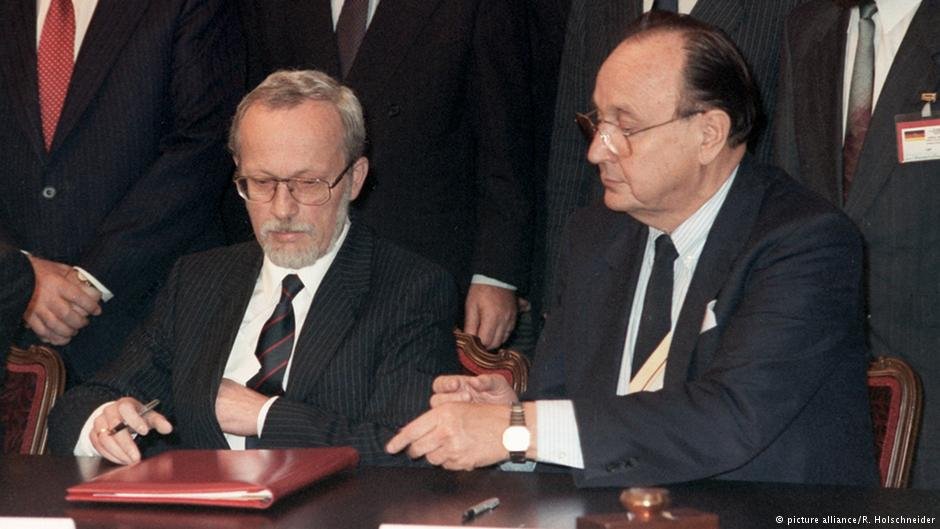 Χανς-Ντίτριχ Γκένσερ: Η ελληνοτουρκική κρίση του 1987, η ΕΟΚ, η επανένωση της Γερμανίας | iefimerida.gr 2