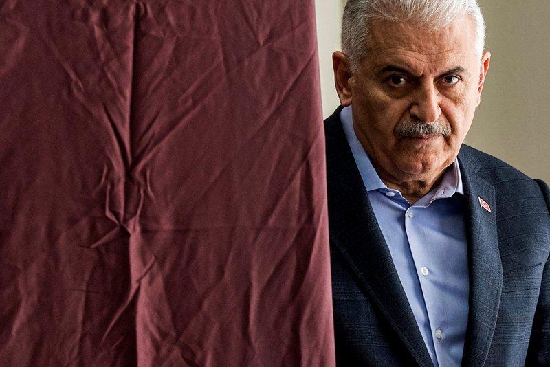 Ο Μπιναλί Γιλντιρίμ στο παραβάν -Φωτογραφία: AP