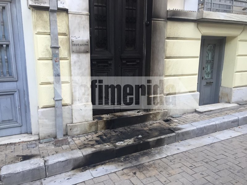 Επίθεση με γκαζάκια στην επιχείρηση της Μαρέβας Μητσοτάκη | iefimerida.gr 3