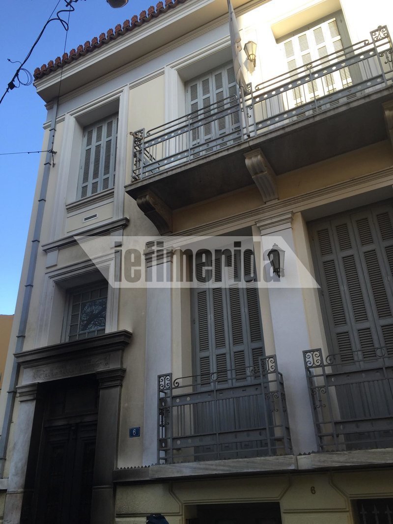 Επίθεση με γκαζάκια στην επιχείρηση της Μαρέβας Μητσοτάκη | iefimerida.gr 4