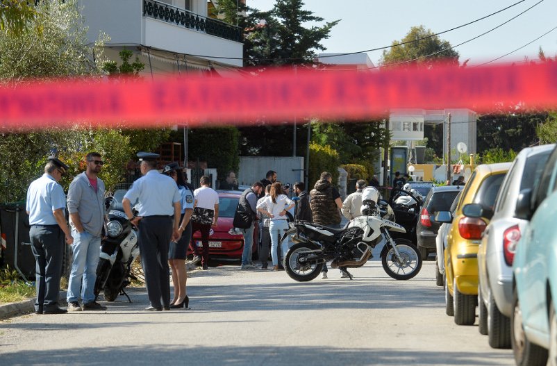 Δολοφόνησαν με καλάσνικοφ άνδρα, έξω από σχολείο στα Γλυκά Νερά | iefimerida.gr 4