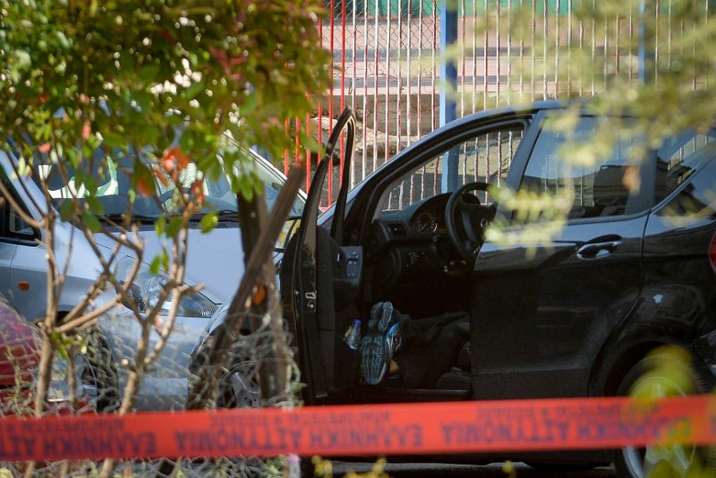 Δολοφόνησαν με καλάσνικοφ άνδρα, έξω από σχολείο στα Γλυκά Νερά | iefimerida.gr 0