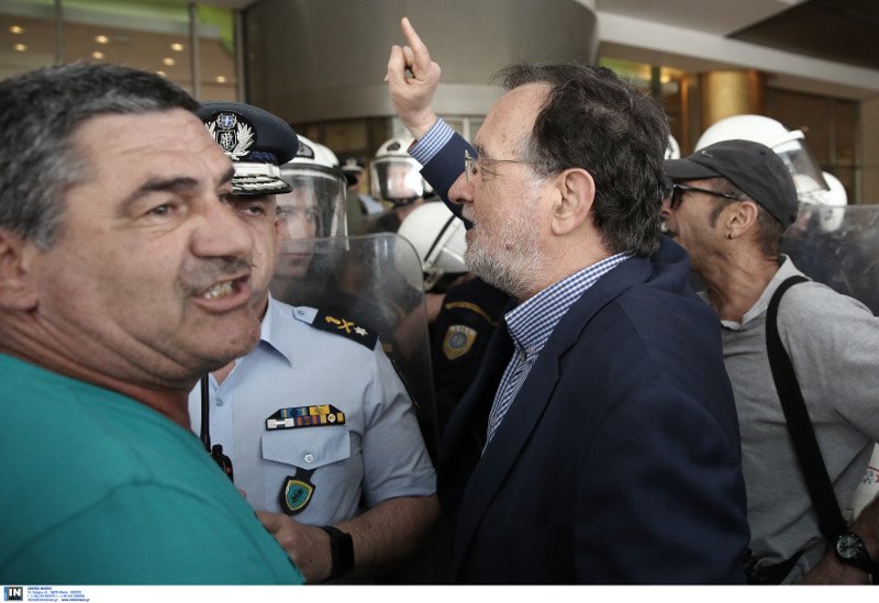 Ο Λαφαζάνης έκανε ντου στο Χίλτον: «Από εδώ κυβερνούν τη χώρα» | iefimerida.gr 2