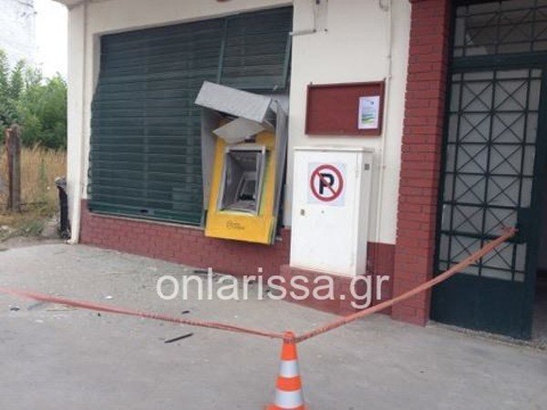 Λάρισα: Ληστές ανατίναξαν ΑΤΜ και άρπαξαν 40.000 ευρώ | iefimerida.gr 0