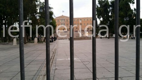 28η Οκτωβρίου: Παρέλαση με κάγκελα και θεατές αστυνομικούς και επισήμους | iefimerida.gr 2