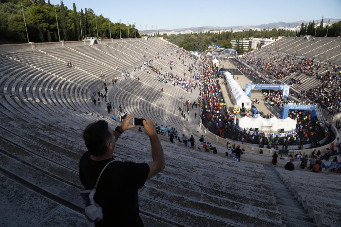 O Μαραθώνιος σε κλικ - Πλήθος επωνύμων και κόσμου στη μάχη για τον τερματισμό | iefimerida.gr 11