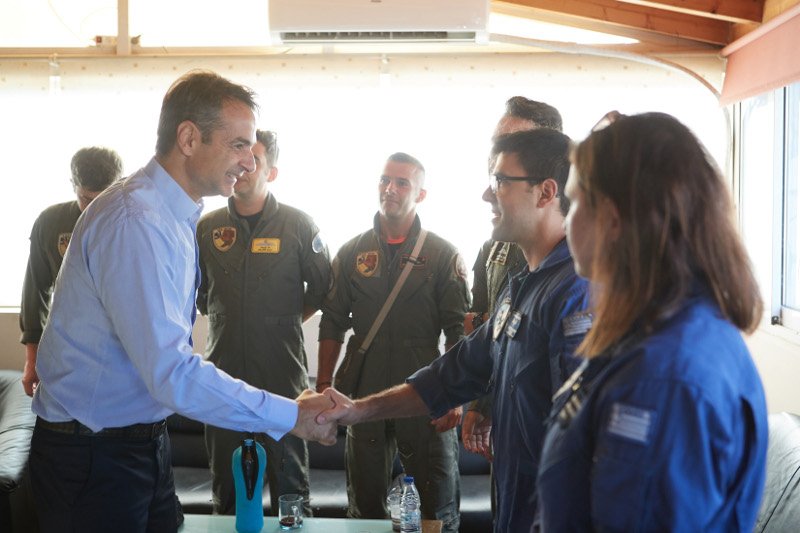 Ενα μεγάλο ευχαριστώ στους πιλότους των Καναντέρ απο τον Κυριάκο Μητσοτάκη- φωτογραφία eurokinissi