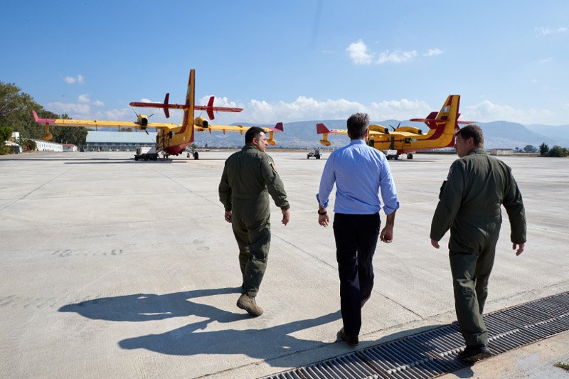 Η επίσκεψη Μητσοτάκη στην βάση των Καναντέρ- φωτογραφία eurokinissi