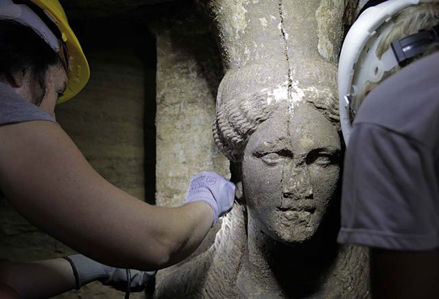 Δέος από τα νέα ευρήματα στην Αμφίπολη -Ολα όσα «μαρτυρούν» οι Καρυάτιδες | iefimerida.gr 2