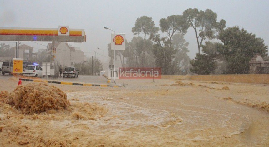 Θεομηνία: Πνίγηκαν τα νησιά του Ιονίου - Κινδύνευσαν άνθρωποι στην Κεφαλονιά | iefimerida.gr 3