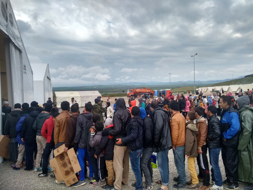 Η αμήχανη απάντηση Μαξίμου για τις εικόνες ντροπής στη Λάρισα - «Μαγική εικόνα» | iefimerida.gr 0