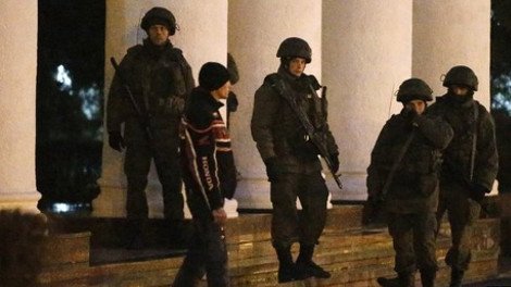 Ρώσοι κατέλαβαν δύο αεροδρόμια στην Ουκρανία -Μυρίζει μπαρούτι στην περιοχή | iefimerida.gr 1