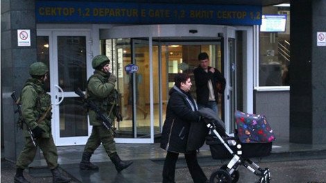 Ρώσοι κατέλαβαν δύο αεροδρόμια στην Ουκρανία -Μυρίζει μπαρούτι στην περιοχή | iefimerida.gr 2