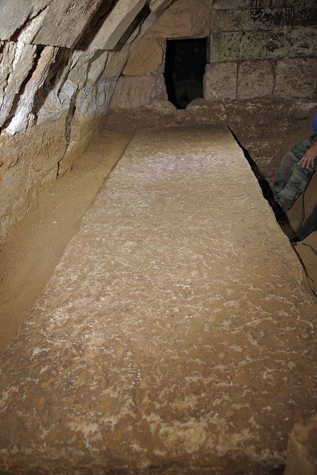 Δέος από τα νέα ευρήματα στην Αμφίπολη -Ολα όσα «μαρτυρούν» οι Καρυάτιδες | iefimerida.gr 8