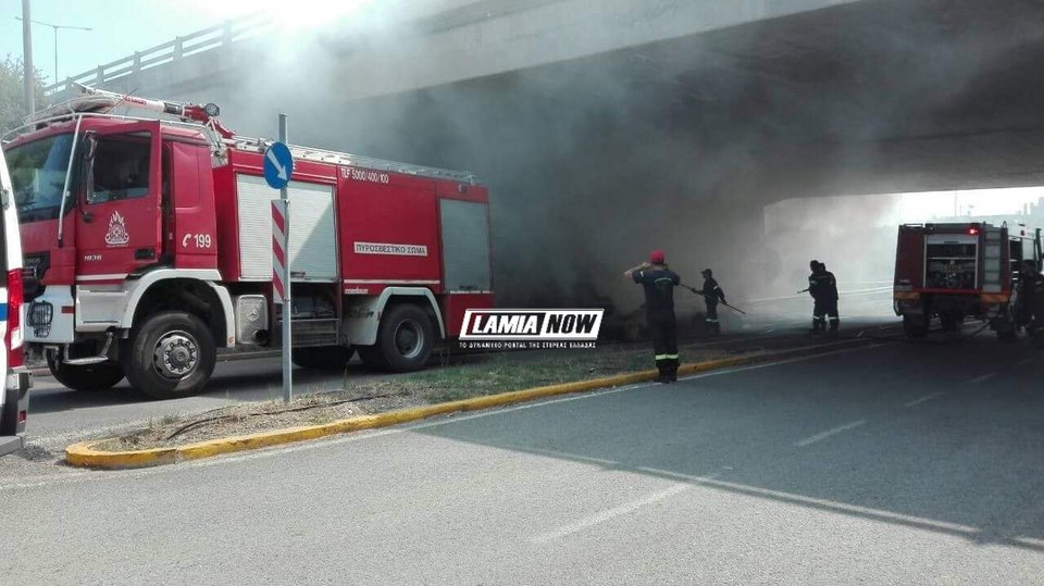 Η πυροσβεστική έσβησε την φωτιά ενώ δεν κινδύνευσε κανείς.