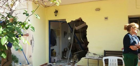 Ο σεισμός έπληξε βαριά τη Λευκάδα -Δύο νεκροί και τεράστιες καταστροφές | iefimerida.gr 0