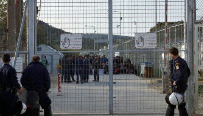 55 προσαγωγές και 27 συλλήψεις για παραβάσεις ασύλου στη Λέσβο μετά από αστυνομική επιχείρηση | iefimerida.gr 1