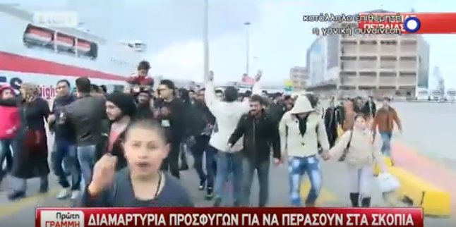 Μπλοκάρουν τους πρόσφυγες στα νησιά -Σκηνικό χάους σε όλη τη χώρα | iefimerida.gr 0