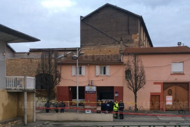 Υστερία στη Γαλλία: Πυροβολισμοί στο Παρίσι -Εκρηξη κοντά σε τέμενος στη Villefranche | iefimerida.gr 1
