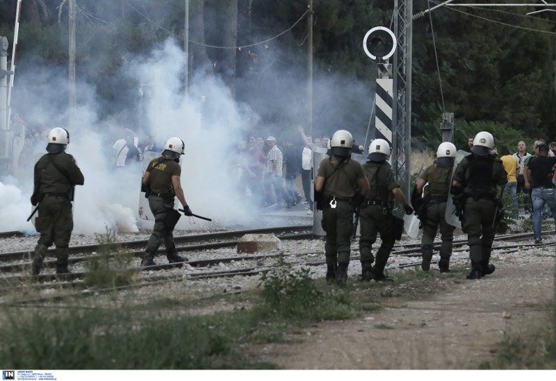 Η κατάσταση στο Μενίδι έχει ξεφύγει: Μολότοφ, δακρυγόνα & ένοπλες περιπολίες! | iefimerida.gr 5