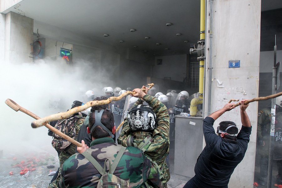 Χιλιάδες αγρότες και τρακτέρ στο Σύνταγμα -Μεγάλο συλλαλητήριο | iefimerida.gr 37