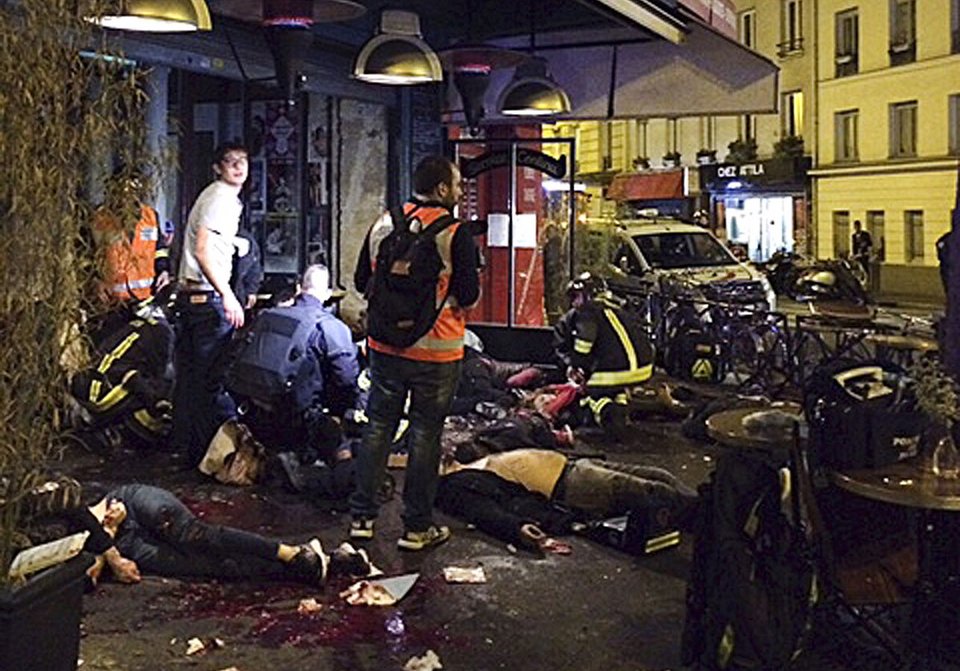 Μακελειό στο Παρίσι -Τουλάχιστον 127 νεκροί σε έξι επιθέσεις τρομοκρατών | iefimerida.gr 7