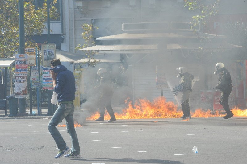 Μολότοφ και πετροπόλεμος στο Σύνταγμα -Επεισόδια στη διαδήλωση | iefimerida.gr 8