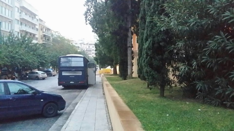 Εκνευρισμένοι οι δανειστές με Τσακαλώτο και Φλαμπουράρη -Οι υπουργοί «έστησαν» την Τρόικα, πήγαν αργοπορημένοι στο ραντεβού | iefimerida.gr 2