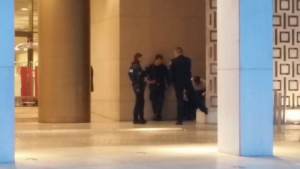 Εκνευρισμένοι οι δανειστές με Τσακαλώτο και Φλαμπουράρη -Οι υπουργοί «έστησαν» την Τρόικα, πήγαν αργοπορημένοι στο ραντεβού | iefimerida.gr 4