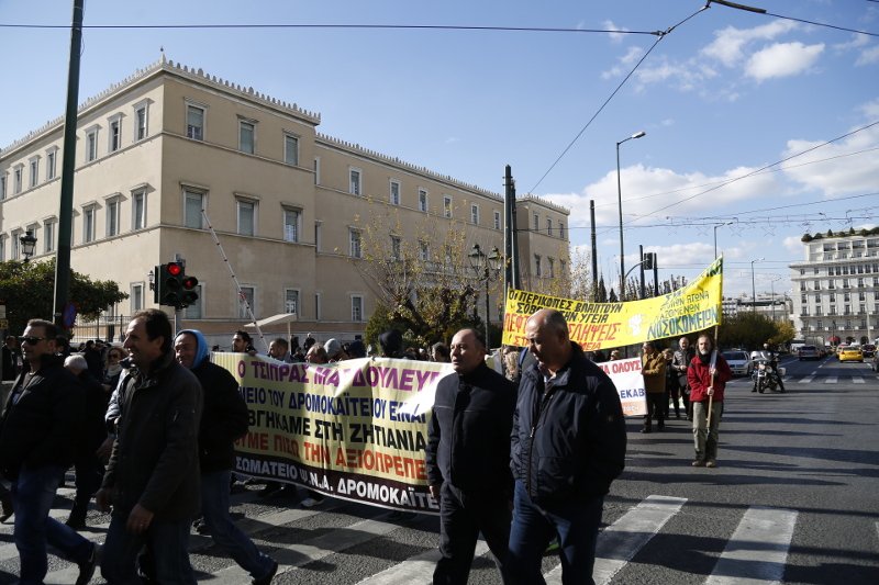 Στο Μαξίμου η πορεία της ΠΟΕΔΗΝ -Ισχυρή παρουσία της αστυνομίας | iefimerida.gr 3